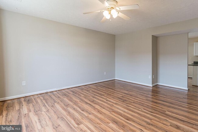 Building Photo - 9812 W Midland Way