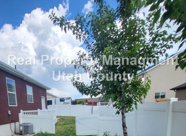 Building Photo - 998 S 960 E