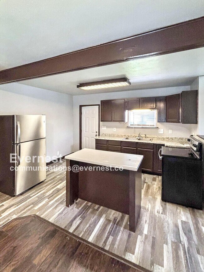 Foto del edificio - 7210 Eunice Ave