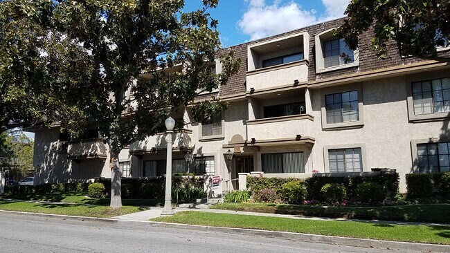 Building Photo - 108 N Hidalgo Ave