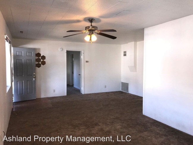 Building Photo - 3 br, 1 bath House - 294 De Barr