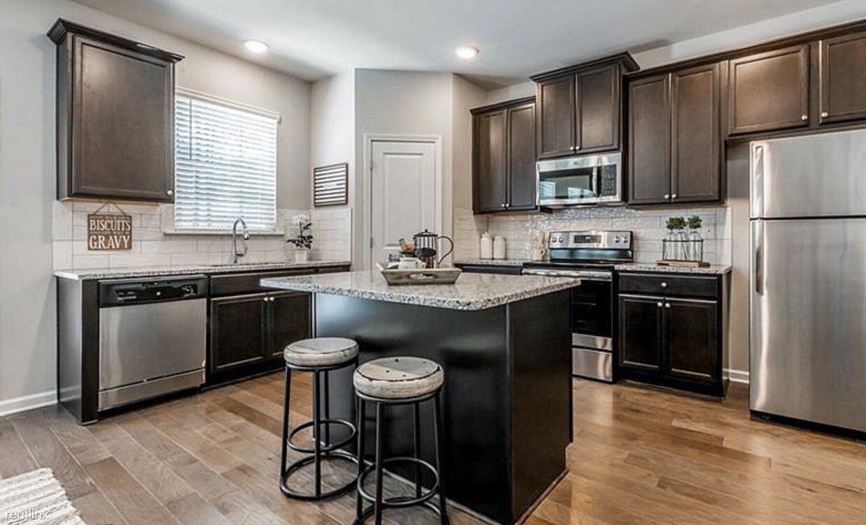 Building Photo - 3 br, 2 bath House - 1123 Sebago Ave N