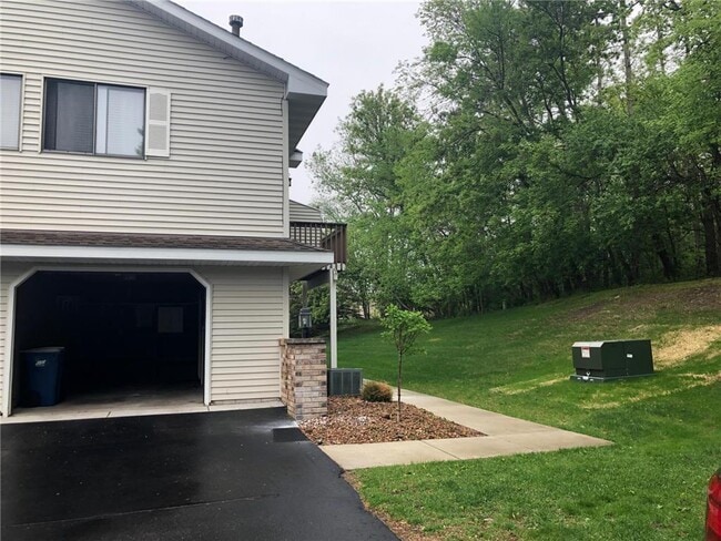 Building Photo - 7626 Wedgewood Ct N
