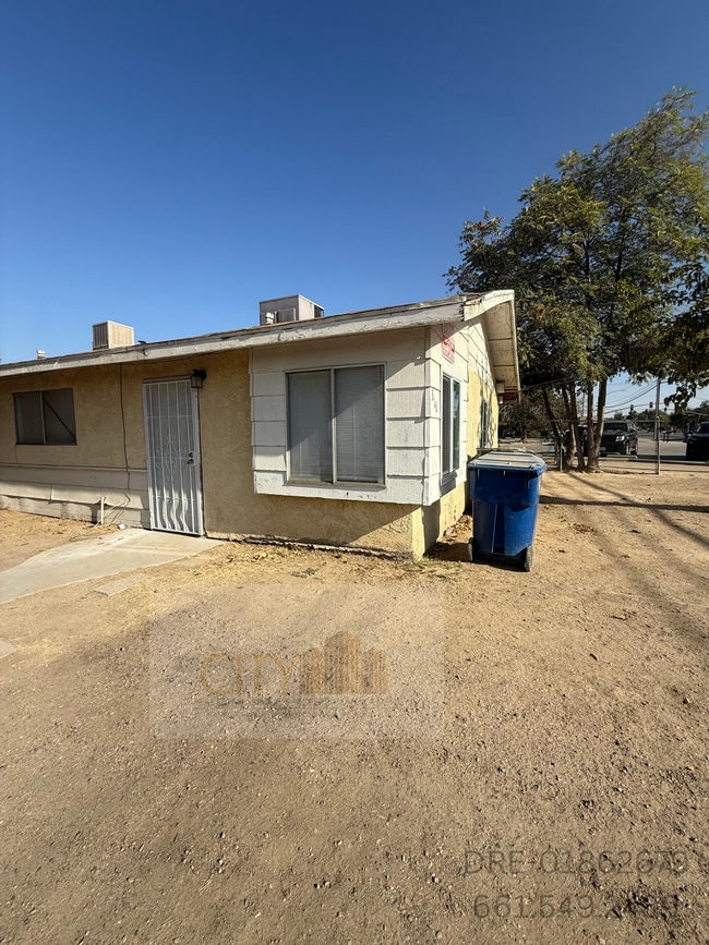 Building Photo - 316 S Oswell St