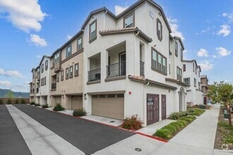 Building Photo - 40521 Melrose Dr