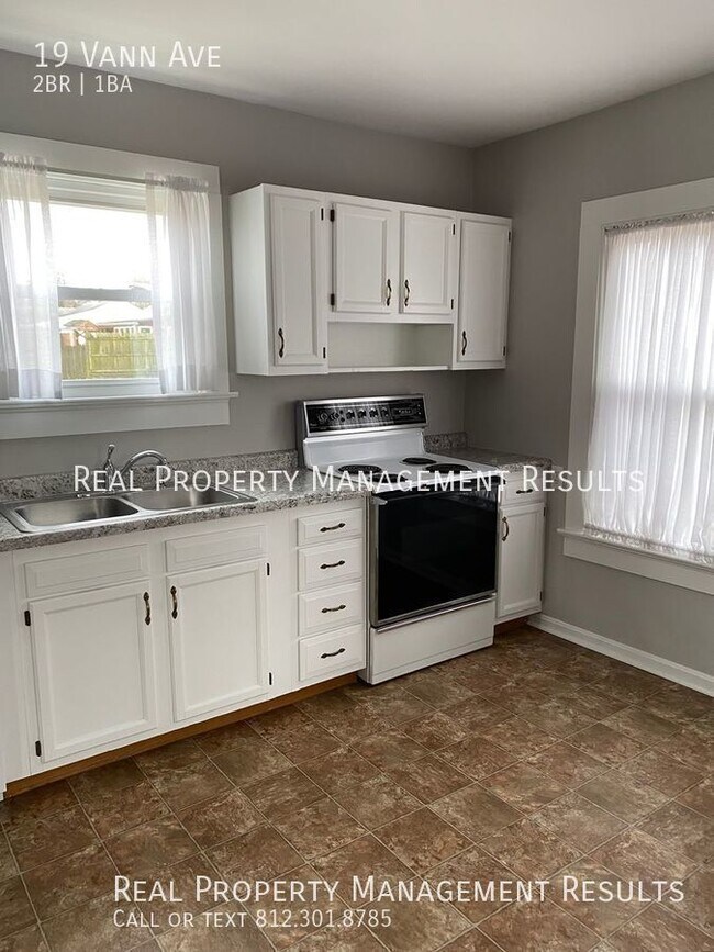 Building Photo - 2 Bedroom, 1 Bath Home, East Side
