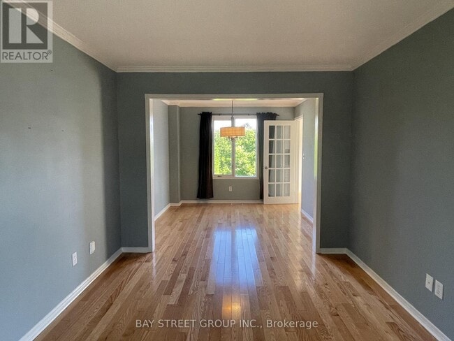 Building Photo - 551 Sackville Crescent