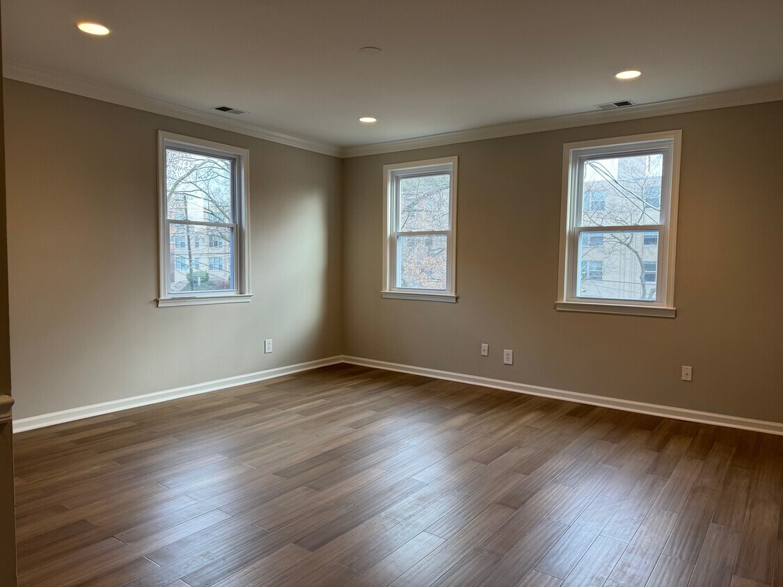 Foto principal - 6608 14th St NW
