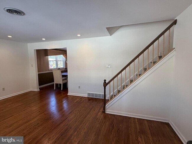 Foto del edificio - 240 Sweetbriar Cir