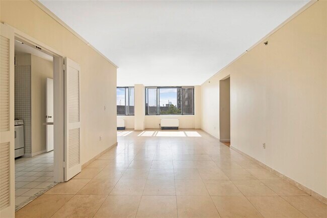 Building Photo - 45 River Dr S