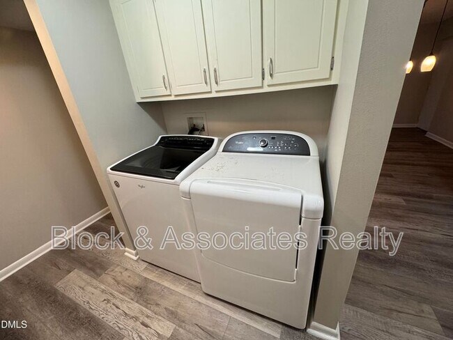 Foto del edificio - 533 Pine Ridge Pl