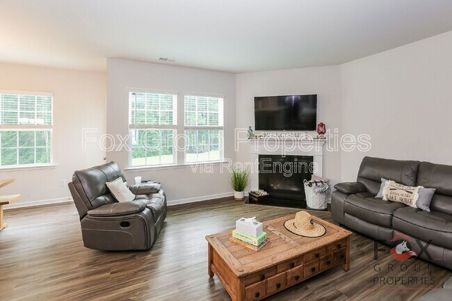 Foto del edificio - 200 Falls Cove Dr
