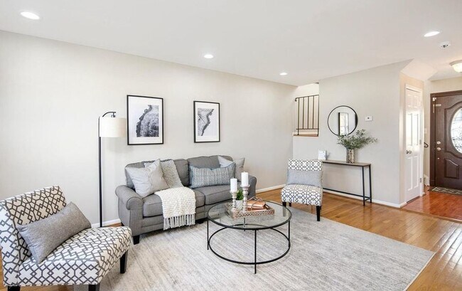 Photo - 4435 6th Pl NE House