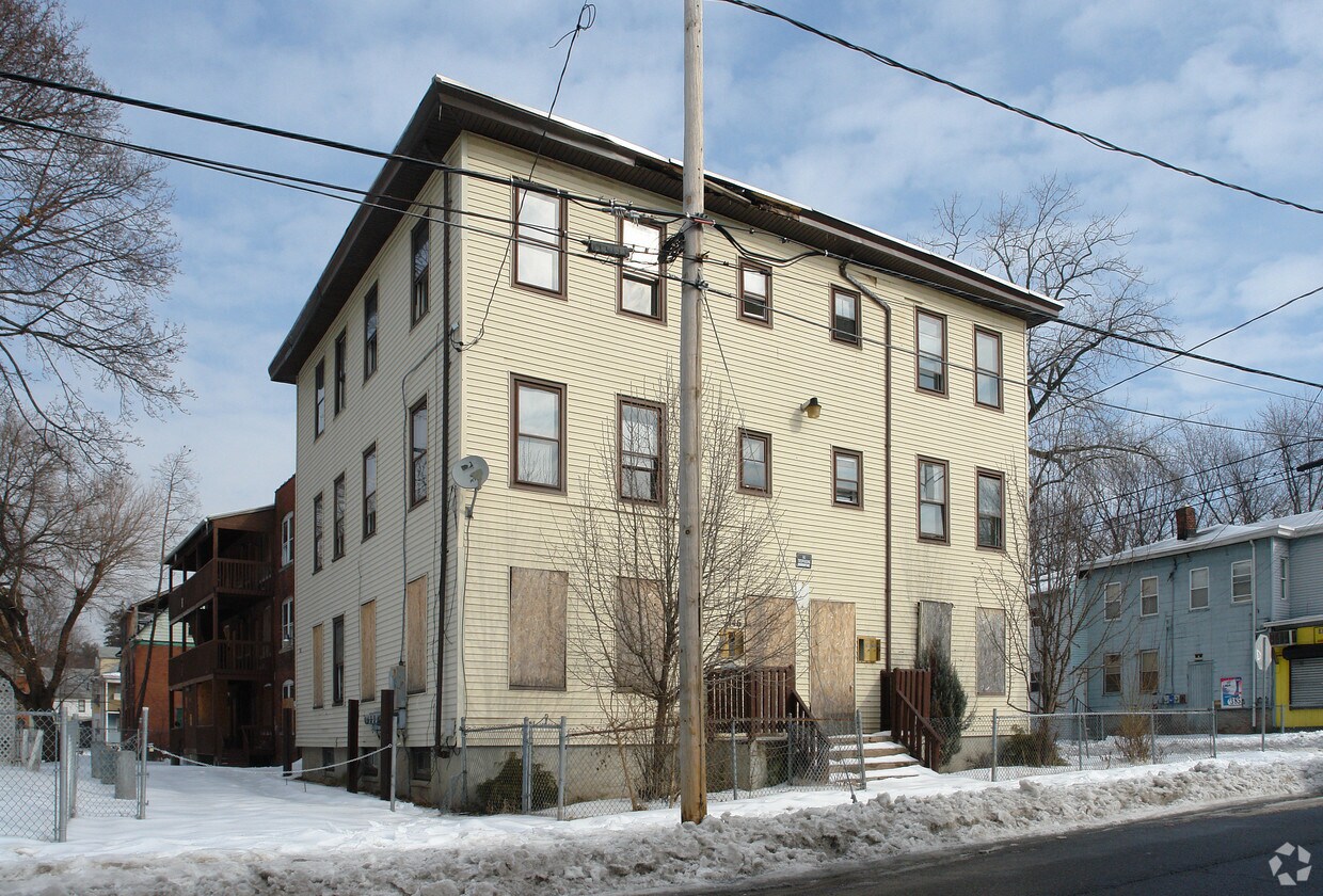 Primary Photo - 142-146 Mather St