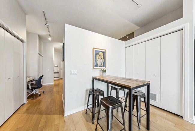 Foto del edificio - 860 W Blackhawk St