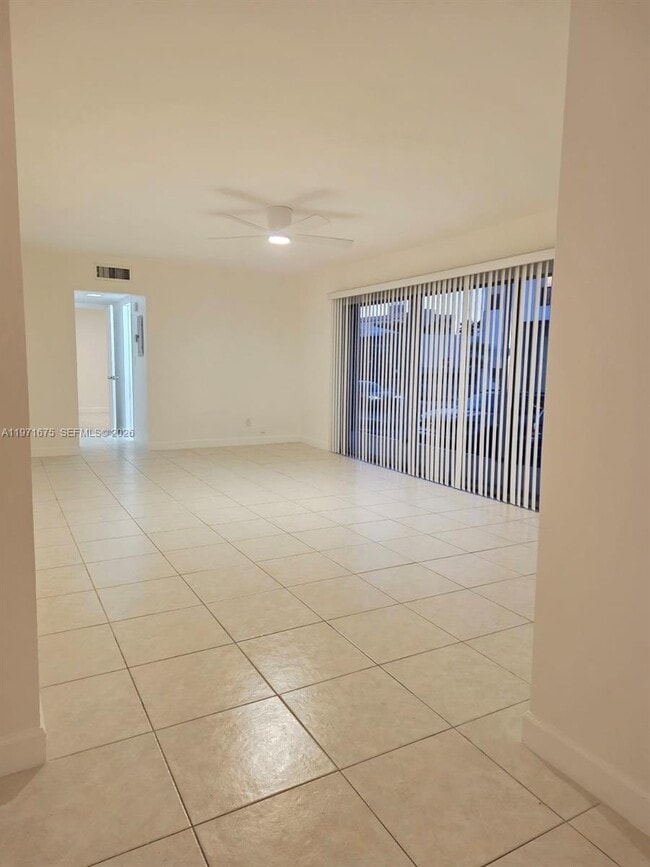 Foto del edificio - 9490 E Bay Harbor Dr