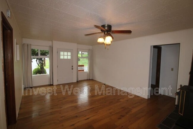 Building Photo - 1952 NE 3 Loop