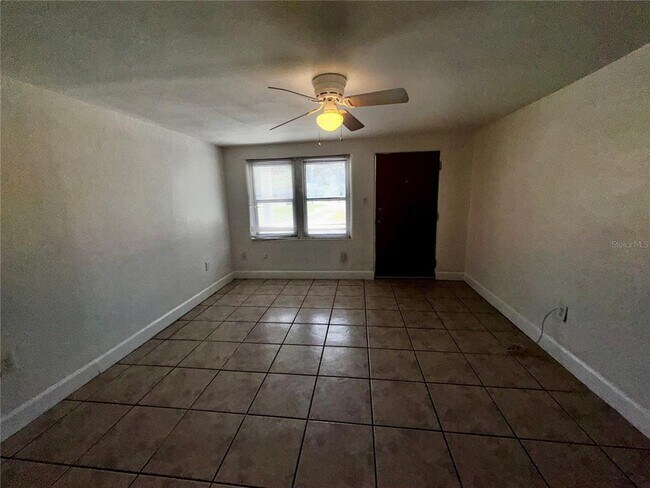 Building Photo - 2139 Carlton Dr