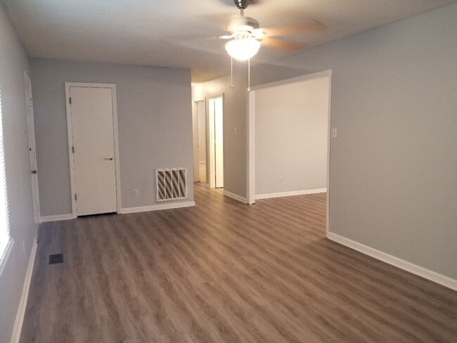 Building Photo - 112 Kelly Ct