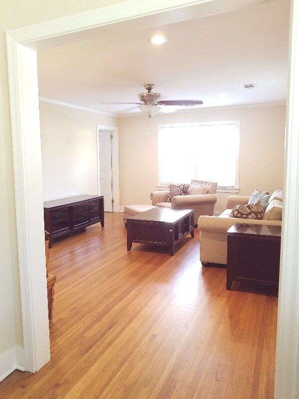 Foto del edificio - 19 Arlington Dr