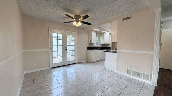 Building Photo - 1029 Clark St