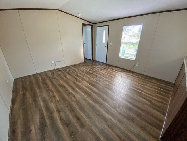 Foto del edificio - 2 Bedroom Mobile Home For Rent in Sulphur