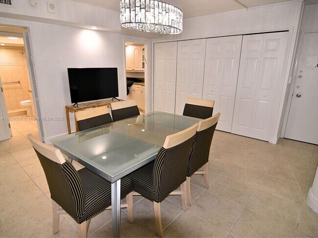 Foto del edificio - 5005 Collins Ave
