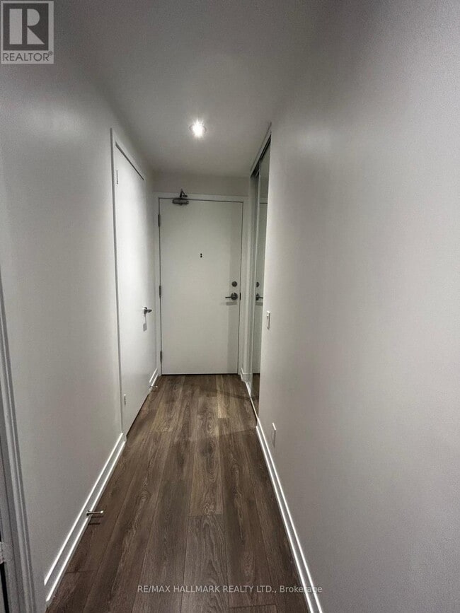 Building Photo - 5 Buttermill Ave.