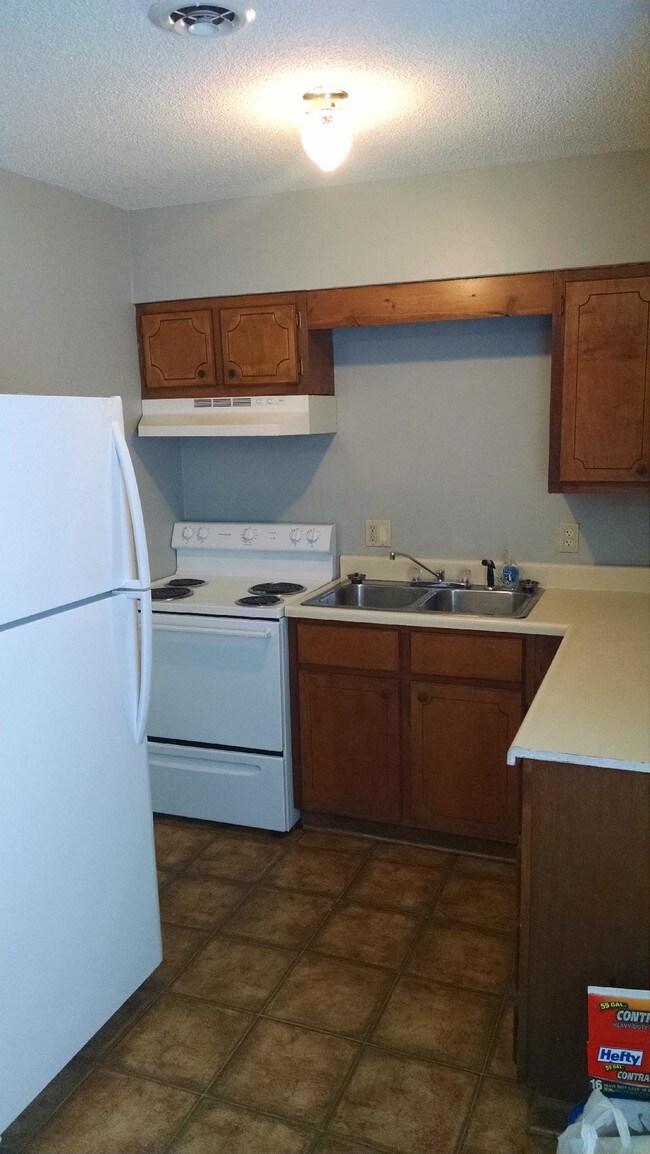 Kitchen - 527 Hutchens Rd