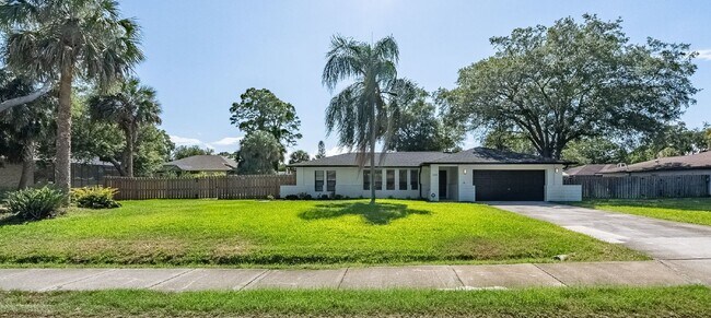 Foto del edificio - Beautiful pool home in Lockmar Estates