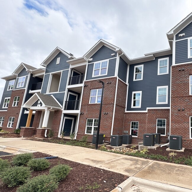 Apartment building - Trails at Twin Lakes