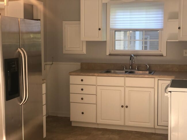 KITCHEN - 3005 Conner Dr