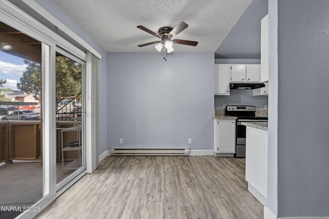 Foto del edificio - 3399 Crystal Ln