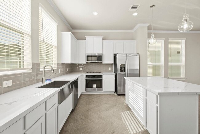 Building Photo - 3206 La Rambla Dr