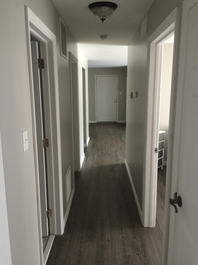 Foto del edificio - 4705A Dunbarton Rd