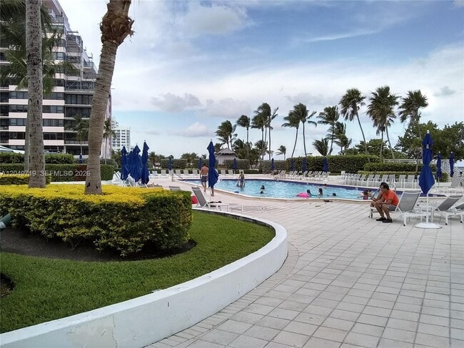 Foto del edificio - 5161 Collins Ave