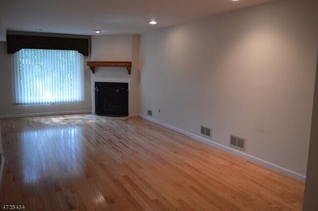 Foto del edificio - 68 Patriots Rd