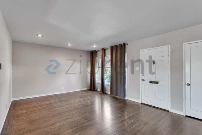 Building Photo - Unit N/A