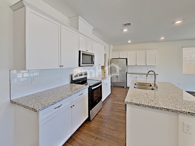 Foto del edificio - 9875 S Eastern Ave