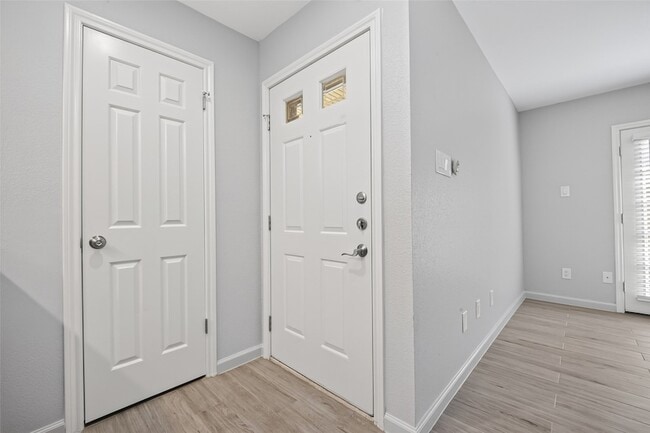 Building Photo - 1311 Antoine Dr