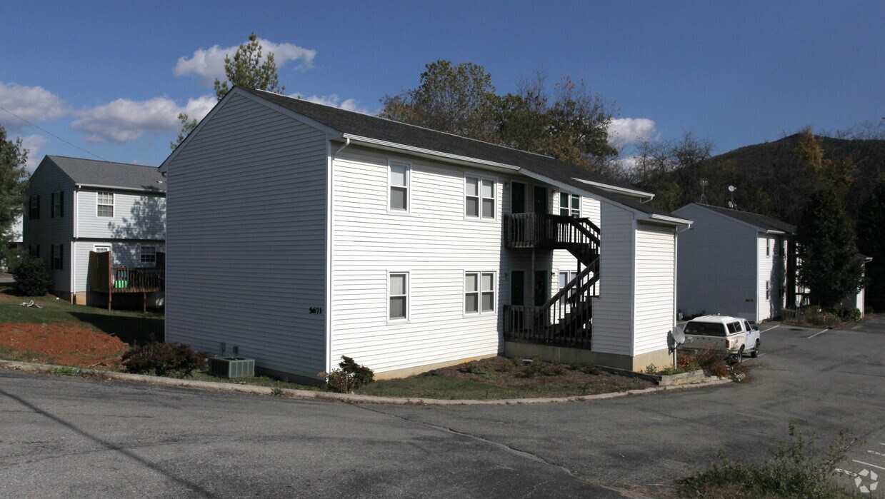 5661 Hollins Rd, Roanoke, VA 24019 Apartments in Roanoke, VA