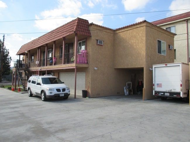 Building Photo - 14625 Nelson Ave