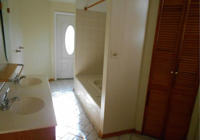 Foto del edificio - 3 BR 2 BA Townhome in the heart of Canton!