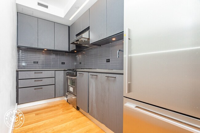 Building Photo - 1040 Dean St