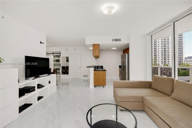 Foto del edificio - 601 NE 23rd St
