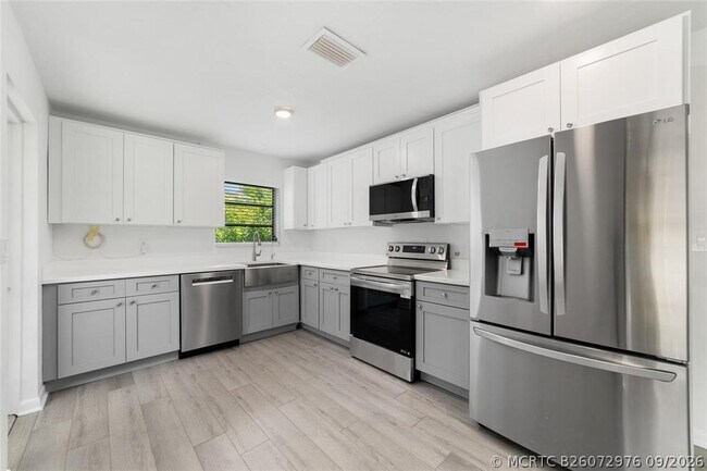 Building Photo - 1273 NE 37th St