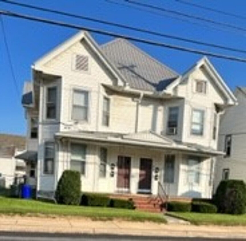 Primary Photo - 421 W King St