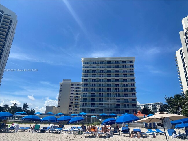 Foto del edificio - 19201 Collins Ave