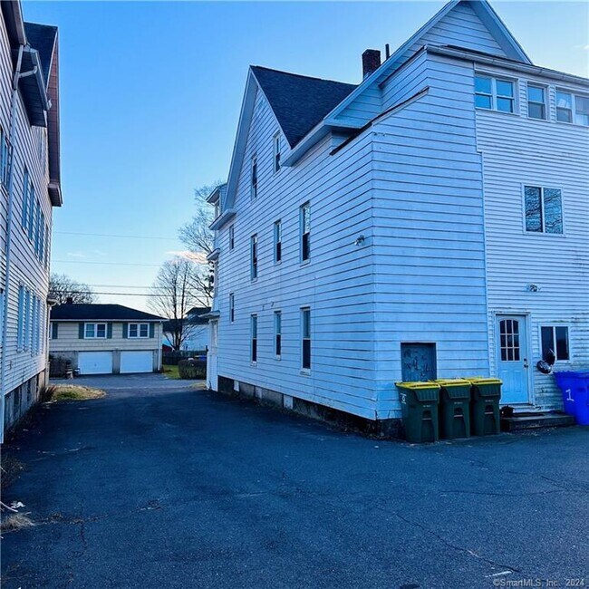 Building Photo - 17 Munson Ave