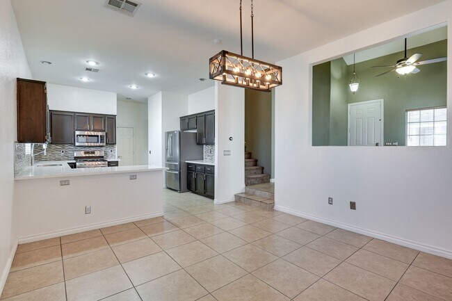 Building Photo - Upgraded Home in Lamplight Gated Community with Pool!